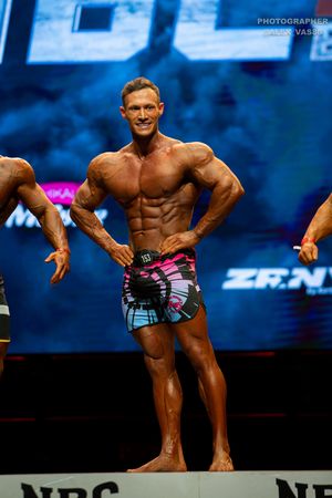 MEN'S PHYSIQUE 174